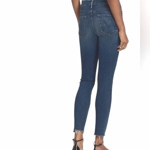 MOTHER Denim Gift Wrapped Blue High Waist Looker Frayed Skinny Jeans. 25.